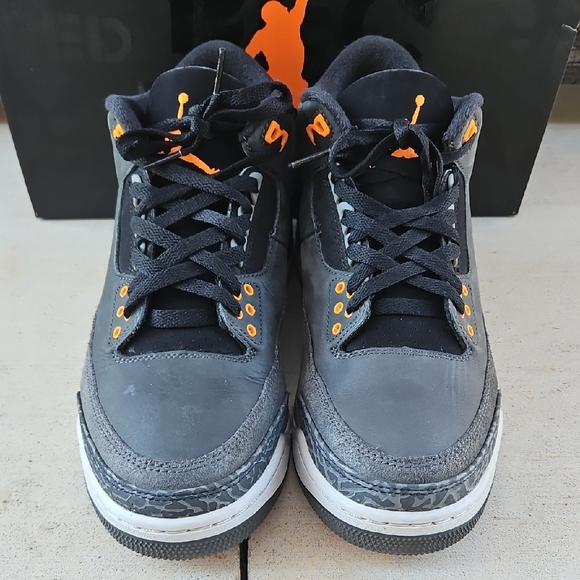 Air Jordan 3 Retro Sneakers - Picture 4 of 11